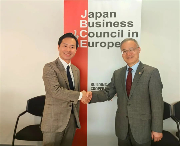 方东葵秘书长与日本欧盟商会秘书长举行工作会谈1.jpg