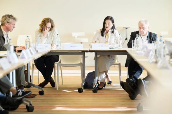 1773126933472022067.jpg 欧盟中国商会出席CEPS“两大巨头之间:欧洲双重去风险战略”专题研讨会1.jpg