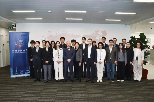 1773799491092067158.jpg 中国人民大学师生来访商会_副本.jpg