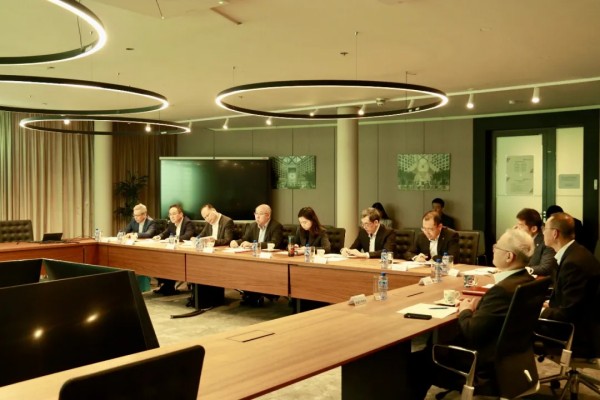 1774575131659072714.jpg 索鹏公使在卢森堡调研在卢中资金融机构及商会副会长单位三峡欧洲2.jpg