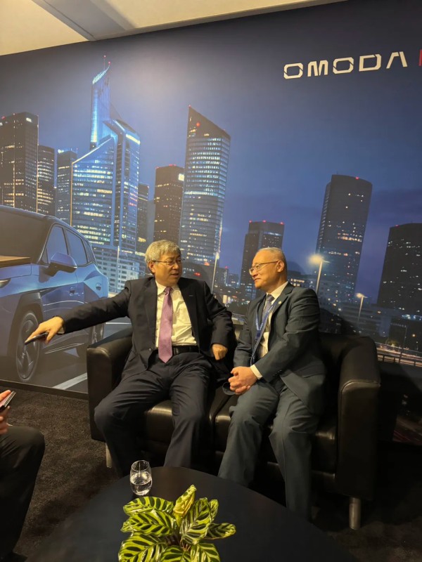 欧盟中国商会及汽车工作组调研巴黎车展7.jpg