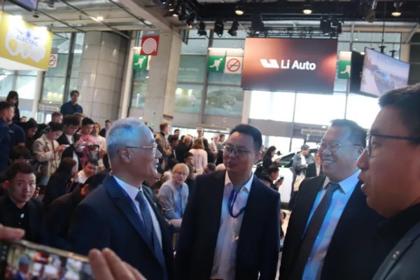 欧盟中国商会及汽车工作组调研巴黎车展9.jpg