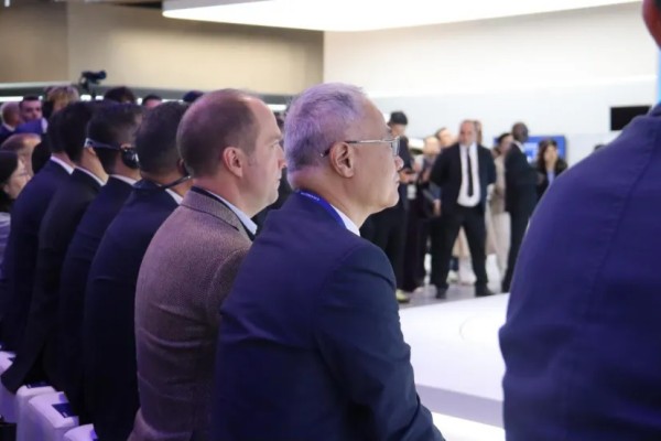 欧盟中国商会及汽车工作组调研巴黎车展11.jpg