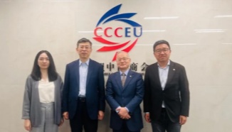 方东葵秘书长与车百会研究院理事长张永伟、商会汽车工作组主席张晖举行工作会谈